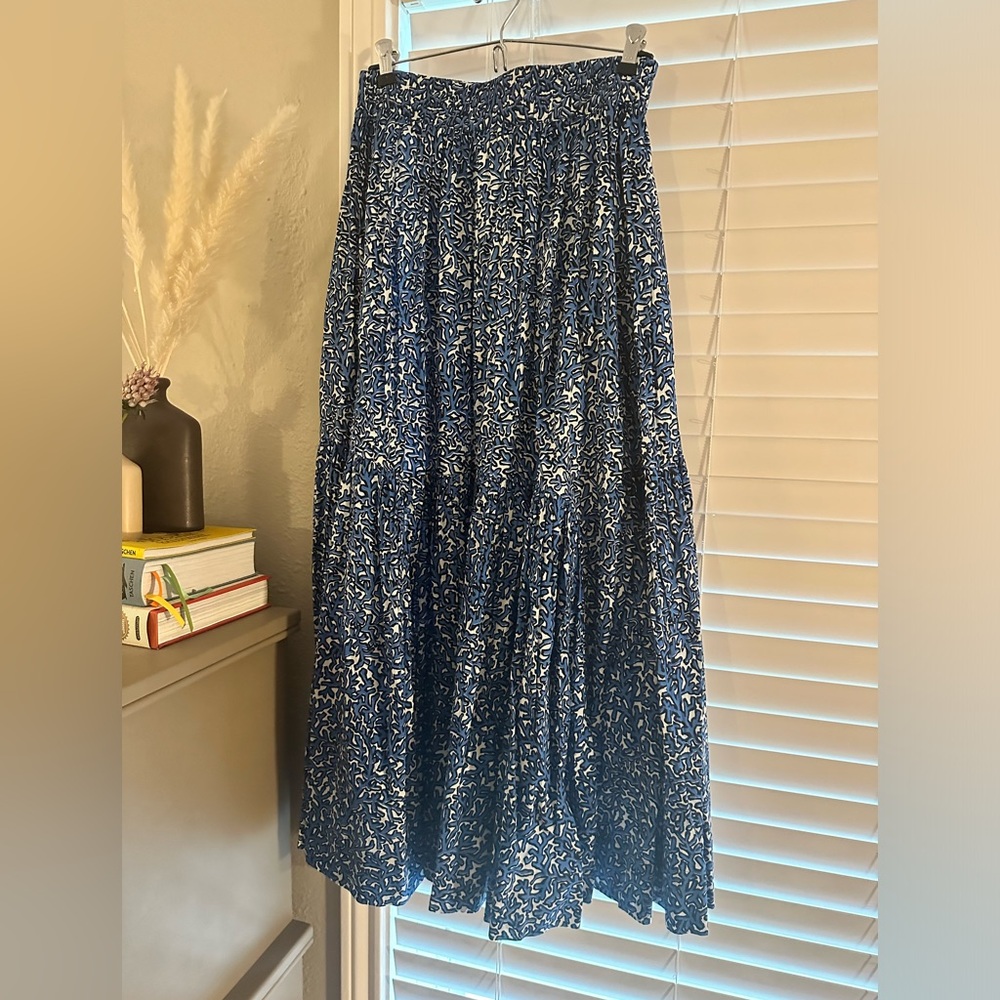 Tuckernuck blue/black coral print tie waist skirt size Small